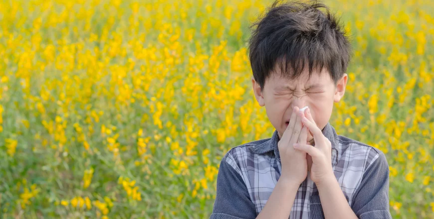 allergic-child-sneezes-in-a-field-with-flowers467e7102b0795f68